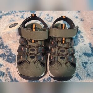 New, closed toe sandals size 8